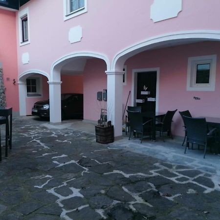 스핏즈 Gaestehaus Ruinenblick B&B 외부 사진